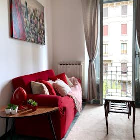 Apartment for rent for €1,600 per month in Milan, Via Raffaello Sanzio