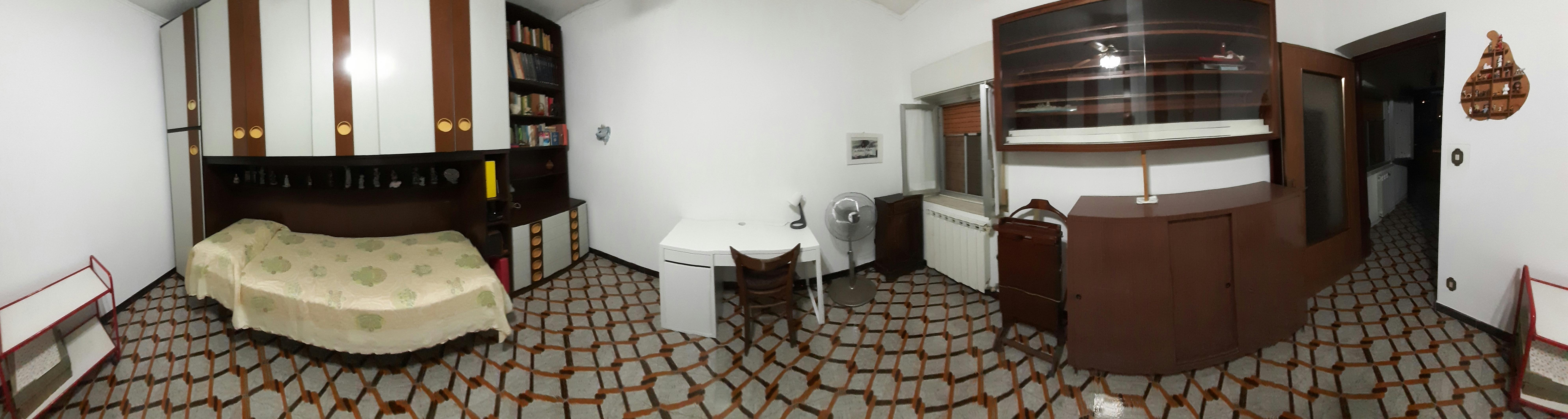 私人房间 正在以 €250 的月租出租，其位于 Messina, Via Peschiera