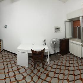 Privé kamer te huur voor € 250 per maand in Messina, Via Peschiera