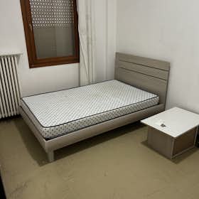 Отдельная комната сдается в аренду за 550 € в месяц в Montegrotto Terme, Via Alessandro Manzoni