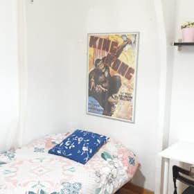 Private room for rent for €405 per month in Madrid, Calle de Ferraz