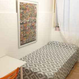 Private room for rent for €425 per month in Madrid, Calle de Ferraz