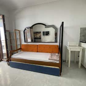 Appartement te huur voor € 650 per maand in Thessaloníki, Kleious