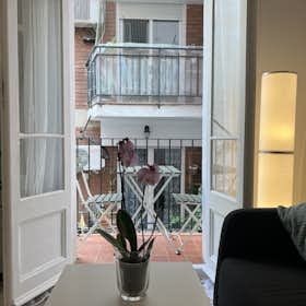 Apartment for rent for €1,300 per month in Barcelona, Carrer de la Providència