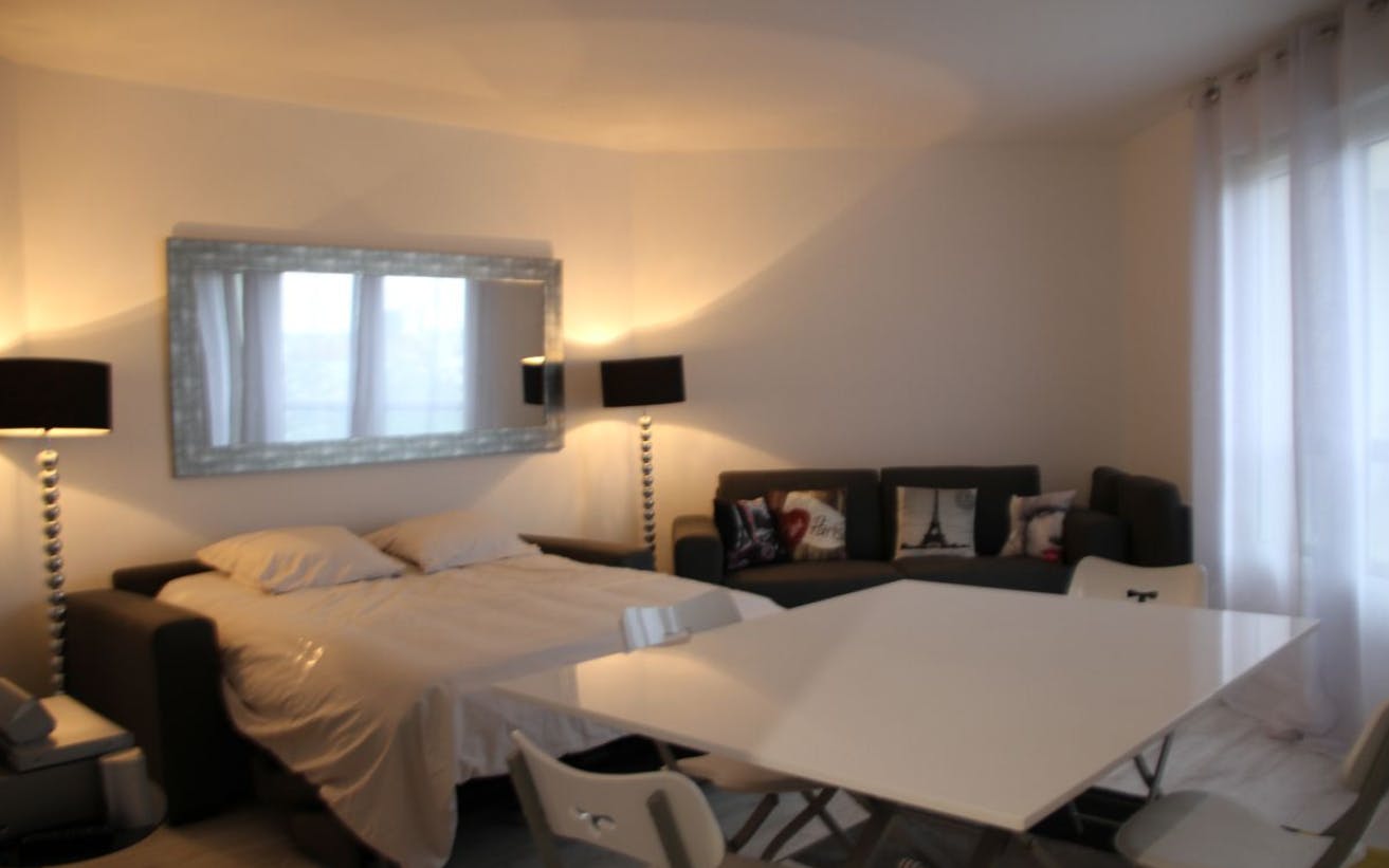 Studio for rent for €1,500 per month in Puteaux, Rue Charles Lorilleux