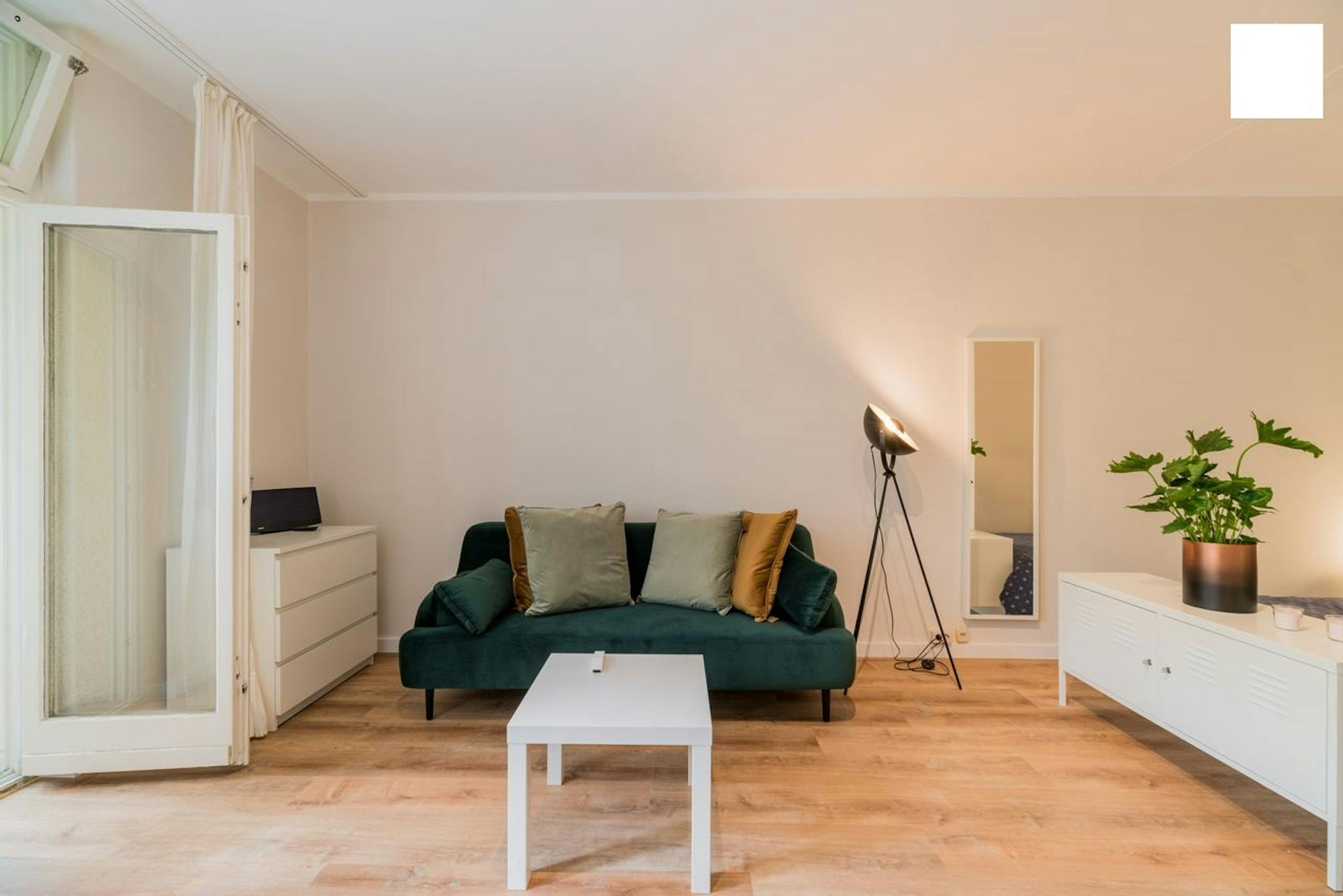 Holsteiner Ufer, Berlin preview