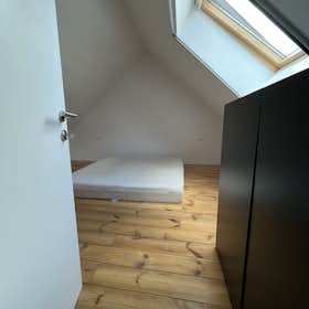 Apartment for rent for €1,150 per month in Brussels, Rue Marie-Thérèse