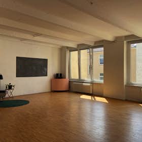 Apartment for rent for €2,200 per month in Berlin, Kottbusser Damm
