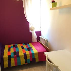 Private room for rent for €420 per month in Madrid, Calle de Antillón
