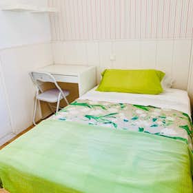 Private room for rent for €950 per month in Madrid, Calle de Santa Engracia