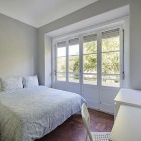 Private room for rent for €550 per month in Lisbon, Avenida Elias Garcia