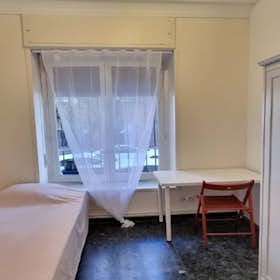 Private room for rent for €490 per month in Madrid, Calle de Ferraz