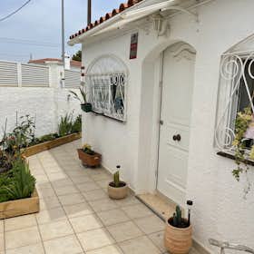 House for rent for €1,500 per month in Mont-roig del Camp, Carrer de les Illes Canàries
