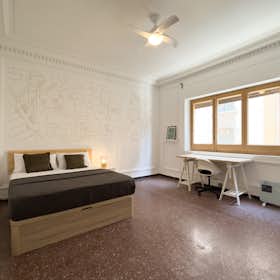Private room for rent for €725 per month in Barcelona, Carrer de Jonqueres