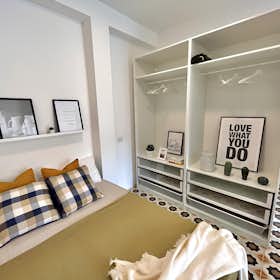 Studio for rent for €2,100 per month in Milan, Viale Monza
