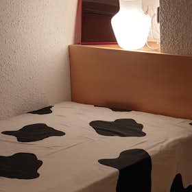 Спільна кімната за оренду для 300 EUR на місяць у Castelló de la Plana, Carrer Sequiol