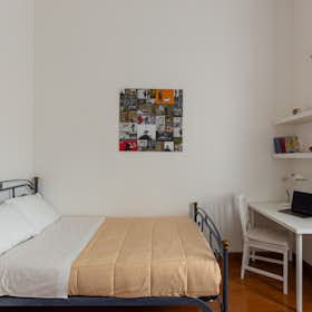 私人房间 for rent for €700 per month in Florence, Viale dei Cadorna