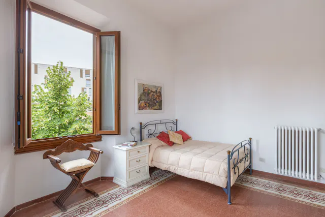 Private room in Viale dei Cadorna, Florence (1386816) room image 2