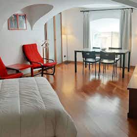 Apartment for rent for €1,290 per month in Turin, Via Camillo Benso di Cavour