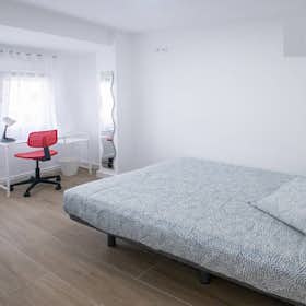 Private room for rent for €375 per month in Valencia, Carrer Luis Lamarca