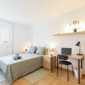 Private room for rent for €565 per month in Barcelona, Plaça de Fernando de los Ríos