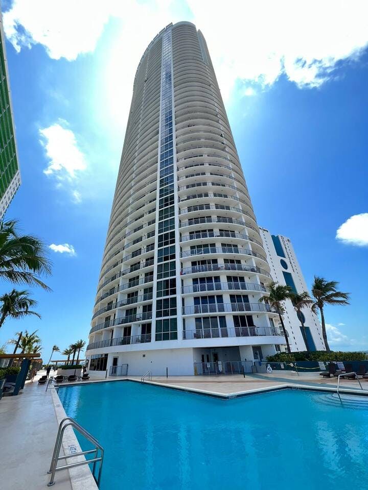 Apartment for rent for $6,000 per month in Miami, N Bayshore Dr