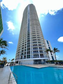 Lägenhet att hyra för $6,000 i månaden i Miami, N Bayshore Dr