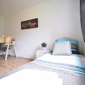 私人房间 正在以 €899 的月租出租，其位于 Hürth, Sudetenstraße