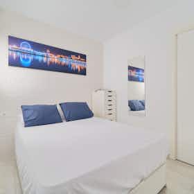 Appartement te huur voor € 3.000 per maand in Málaga, Calle Pepote