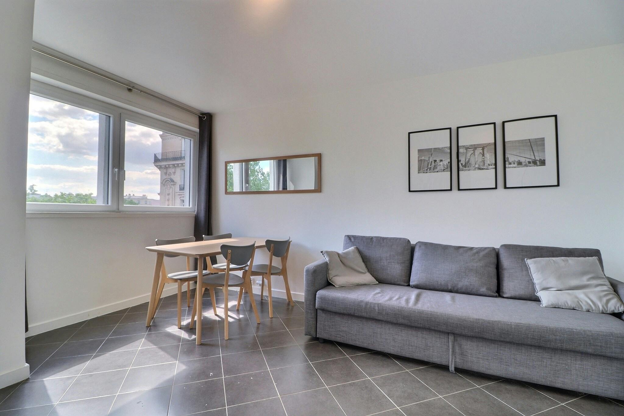 Studio à louer pour 1 299 €/mois à Vincennes, Avenue de Paris