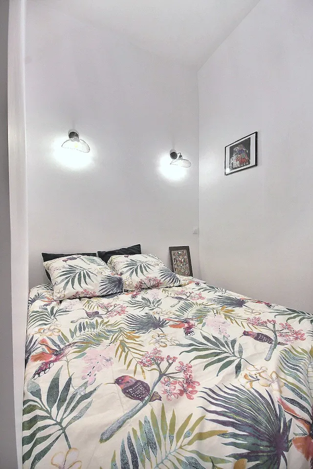 1-Bedroom Apartment in Rue de Seine, Paris (1387480) room image 2