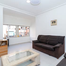 Apartment for rent for €1,470 per month in Valencia, Avinguda de la Malvarrosa