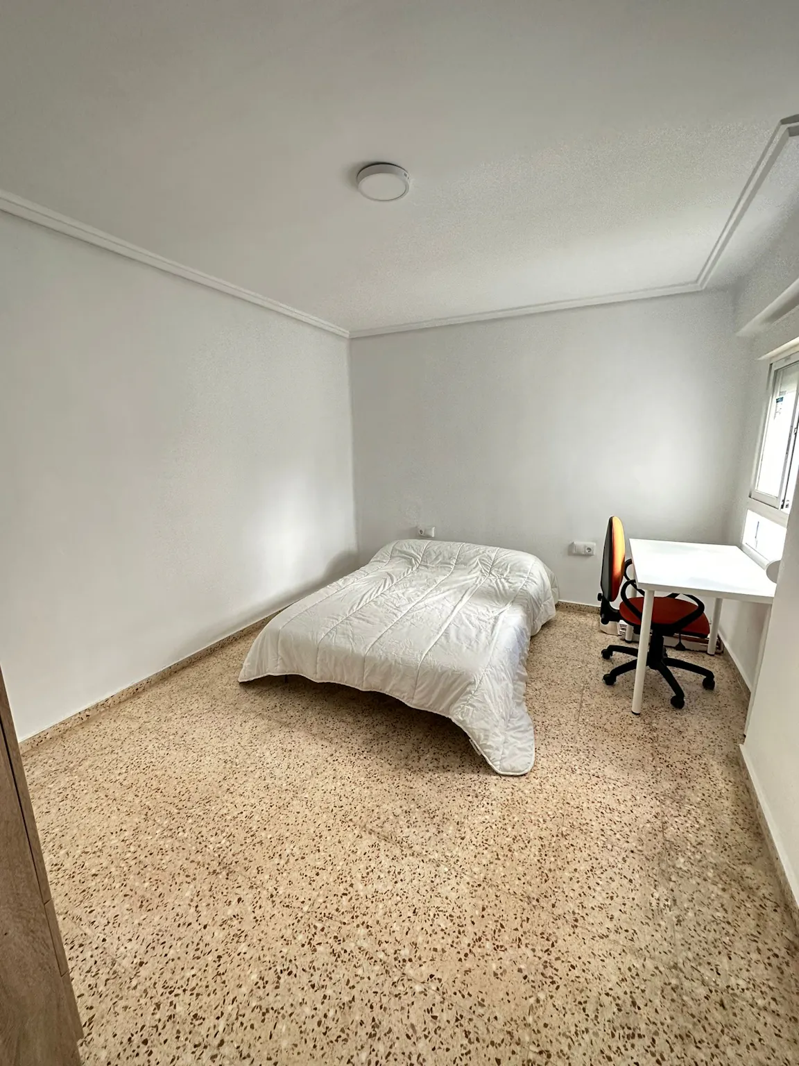 Private room in Plaça Constitució, Burjassot (1388425) ROOM