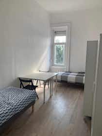Shared room for rent for HUF 74,963 per month in Budapest, Thököly út