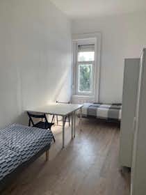 Mehrbettzimmer zu mieten für 74.999 HUF pro Monat in Budapest, Thököly út