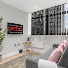Apartamento para alugar por £ 3.100 por mês em London, College Road