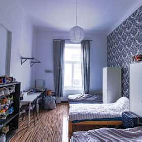 Mehrbettzimmer zu mieten für 64.868 HUF pro Monat in Budapest, Fiumei út