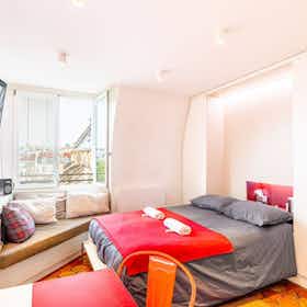 Apartment for rent for €3,462 per month in Paris, Rue Saint-Jacques