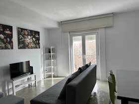 Apartment for rent for €1,400 per month in Madrid, Plaza de Tirso de Molina