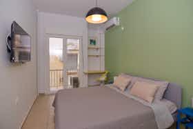 公寓 正在以 €470 的月租出租，其位于 Athens, Mavromichali