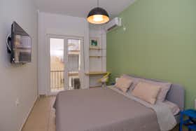 Appartamento in affitto a 470 € al mese a Athens, Mavromichali
