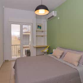 Apartment for rent for €470 per month in Athens, Mavromichali