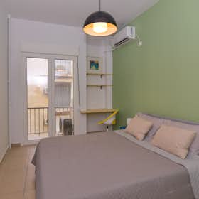Appartement te huur voor € 470 per maand in Athens, Mavromichali