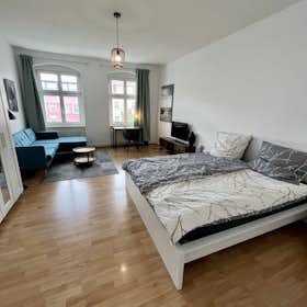 Apartment for rent for €2,100 per month in Berlin, Proskauer Straße