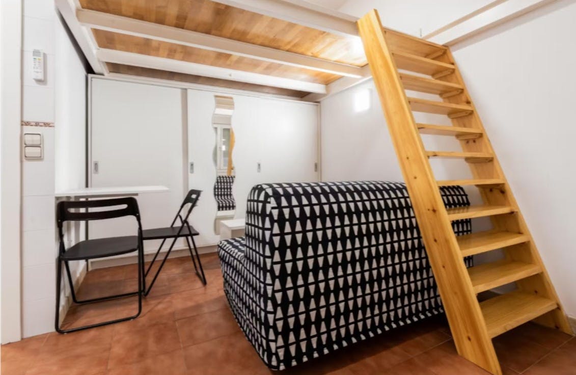 Studio for rent for €800 per month in Madrid, Calle de Lavapiés