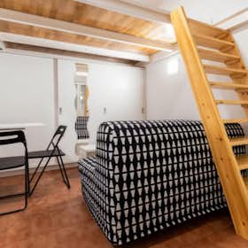 Studio for rent for €800 per month in Madrid, Calle de Lavapiés