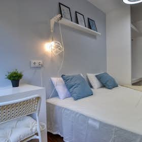 Private room for rent for €480 per month in Madrid, Calle de San Lamberto