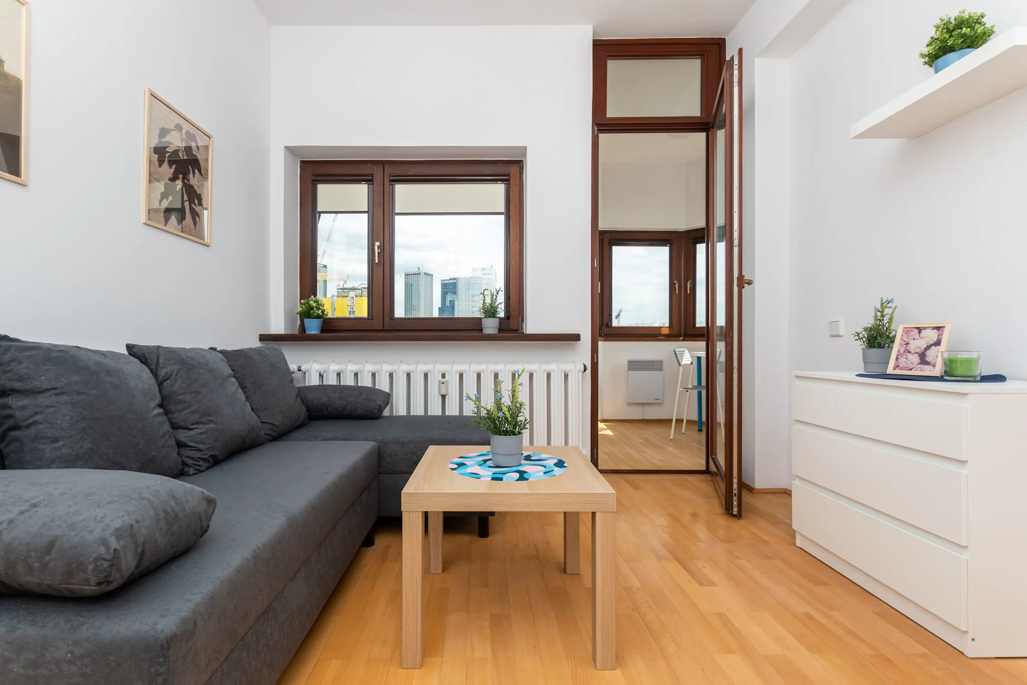 Twarda, Warsaw preview