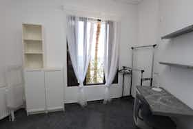 Quarto privado para alugar por € 480 por mês em Piraeus, Akti Themistokleous