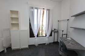WG-Zimmer zu mieten für 480 € pro Monat in Piraeus, Akti Themistokleous